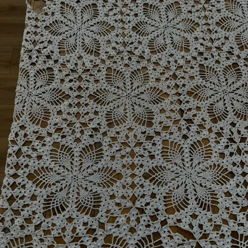Vintage Handcrafted Off White Crochet Round Tablecloth Scalloped Edge 90x90